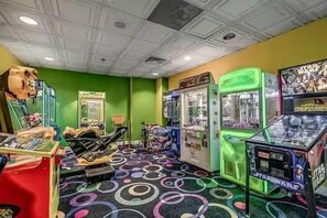 Game room - Our beautiful, one bedroom beachfront condo (sleeps 6) has spectacular views of the Atlantic Ocean from the 17th floor! Newly updated in December 2025 (Myrtle Beach)