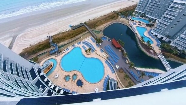 A high-rise hotel with a beach view, multiple swimming pools, and a small water park. - Our beautiful, one bedroom beachfront condo (sleeps 6) has spectacular views of the Atlantic Ocean from the 17th floor! Newly updated in December 2025 (Myrtle Beach)