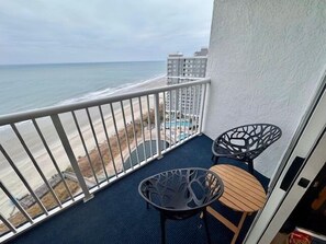 Property grounds - Our beautiful, one bedroom beachfront condo (sleeps 6) has spectacular views of the Atlantic Ocean from the 17th floor! Newly updated in December 2025 (Myrtle Beach)