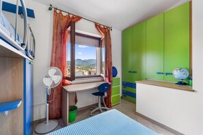 2 bedrooms, iron/ironing board, bed sheets