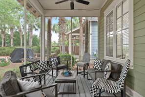 Terrace/patio - Jun 12-15 Now Open*Golf Cart*Pool*Putting Green*Beach Access* Grill* Large Patio (Miramar Beach)