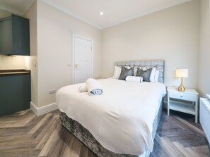 Deluxe House | Iron/ironing board, free WiFi