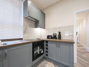 Deluxe House | Private kitchen - 5 Bedroom 5 Bath House  Portsmouth Docks (Portsmouth)