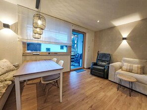 TV - AlpenNest by Interhome (Dorfgastein)