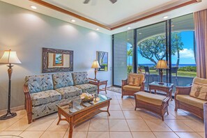 Smart TV - 115 LS  Step Right Out to the Ocean (Lahaina)