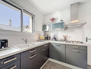Fridge, microwave, oven, dishwasher - La Croix by Interhome (Quiberon)