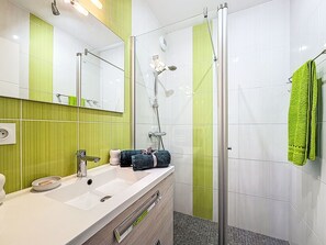 Bathroom - La Croix by Interhome (Quiberon)
