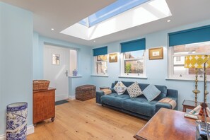 Interior - A charming one-bedroom garden cottage tucked away in the heart of Rottingdean village. Bright, cosy and full of character, it’s just a short walk to the beach, cafés and pubs, with easy access to Brighton for the perfect seaside escape. (Rottingdean)