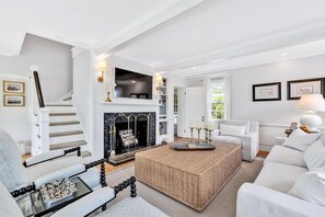 Smart TV - Close to Beach, Harbor Out Front, Village Around the Corner! RPAM122 (Harwich Port)