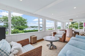 Smart TV - Close to Beach, Harbor Out Front, Village Around the Corner! RPAM122 (Harwich Port)