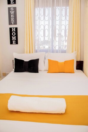 1 bedroom, iron/ironing board, WiFi, bed sheets - Escape to our stylish and unique retreat. (Mombasa)