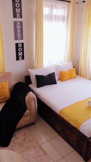 1 bedroom, iron/ironing board, WiFi, bed sheets - Escape to our stylish and unique retreat. (Mombasa)