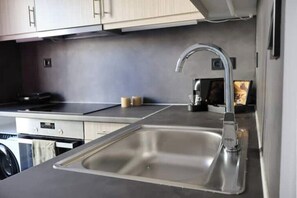 Private kitchen - Athenean Porto Pireaus Suites-b1 (Pireas)