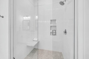 Shower, towels - The Grove Dogwood 342 - 2 Bedrooms - Lazy River - Seascape Resort (Miramar Beach)