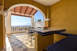 A terrace with a table and chairs, a view of the mountains, and a tiled floor. - ALTEA HILLS sea view villa (Altea)