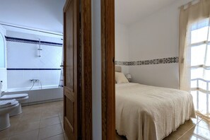 A bathroom with a bathtub, toilet, and shower. - ALTEA HILLS sea view villa (Altea)