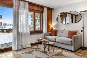 TV - Studio cosy avec piscine intérieur et vue montagne (Nendaz)