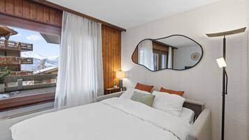 Iron/ironing board, travel crib, WiFi