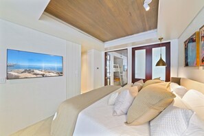 3 bedrooms, iron/ironing board, WiFi, bed sheets - Renovated Luxury Townhome On Ruskin Park in SeasideFL- 3 King Suites (Santa Rosa Beach)