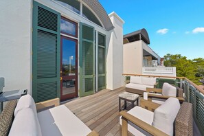 Terrace/patio - Renovated Luxury Townhome On Ruskin Park in SeasideFL- 3 King Suites (Santa Rosa Beach)