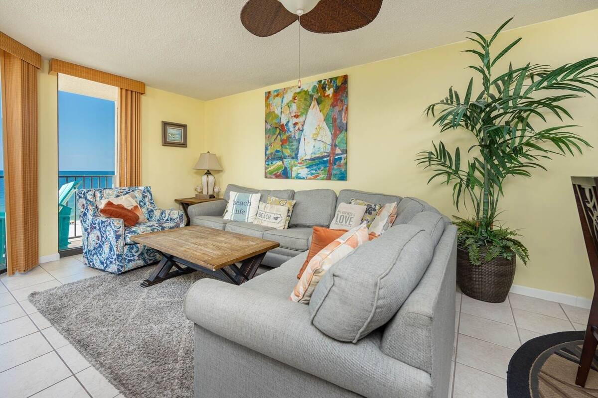 Condo, 2 phòng ngủ | Khu phòng khách