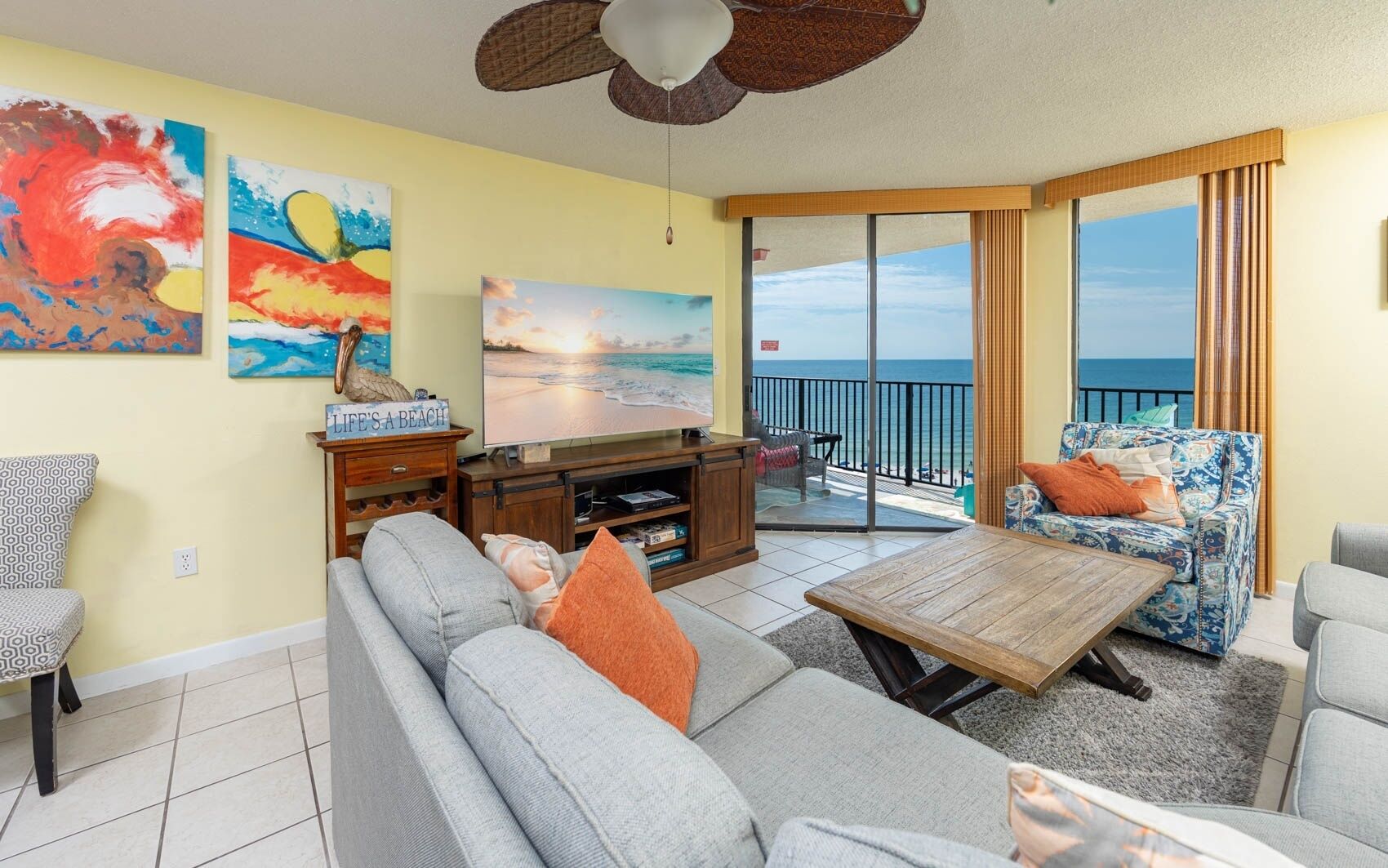 Condo, 2 Bedrooms | Living area