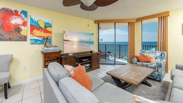 Condo, 2 Bedrooms | Living area