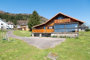 Exterior - Chalet “Chez Monique” with Mountain View, Private Terrace, and Wi-Fi (Le Val-d'Ajol)