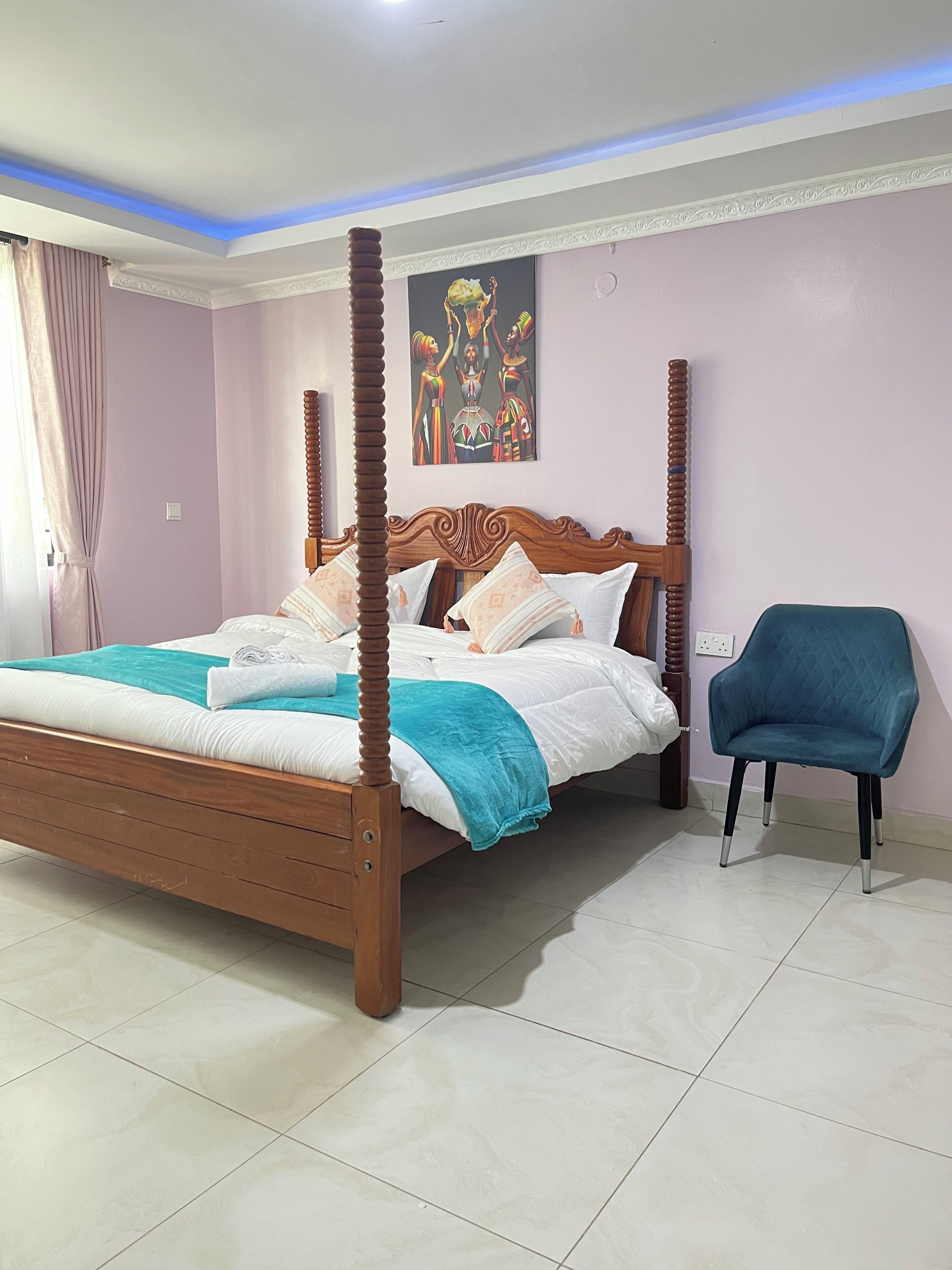 5 bedrooms, iron/ironing board, WiFi (free), bed sheets