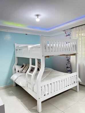 5 bedrooms, iron/ironing board, free WiFi, bed sheets - Serene 5-bedroom house in Nakuru perfect for family getaways (Nakuru)