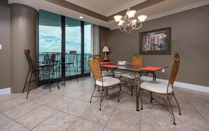 Condo, 3 habitaciones | Restaurantes