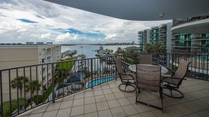 Condo, 3 Bedrooms | Outdoor dining - Lighthouse On The Bay 2513 3 Bedroom Condo (Orange Beach)