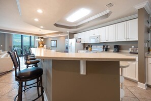 Condo, 3 phòng ngủ | Bếp riêng | Dụng cụ pha cà phê/trà, tủ lạnh, lò nướng 