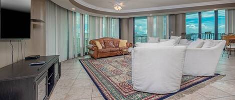 Condo, 3 Bedrooms | Living area