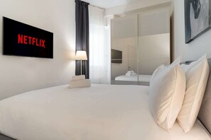 2 Schlafzimmer, Schreibtisch, Bügeleisen/Bügelbrett, WLAN