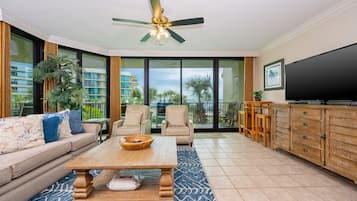 Condo, 3 Bedrooms | Living area