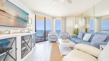 Condo, 2 Bedrooms | Living area