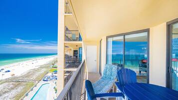 Condo, 2 Bedrooms | Property grounds
