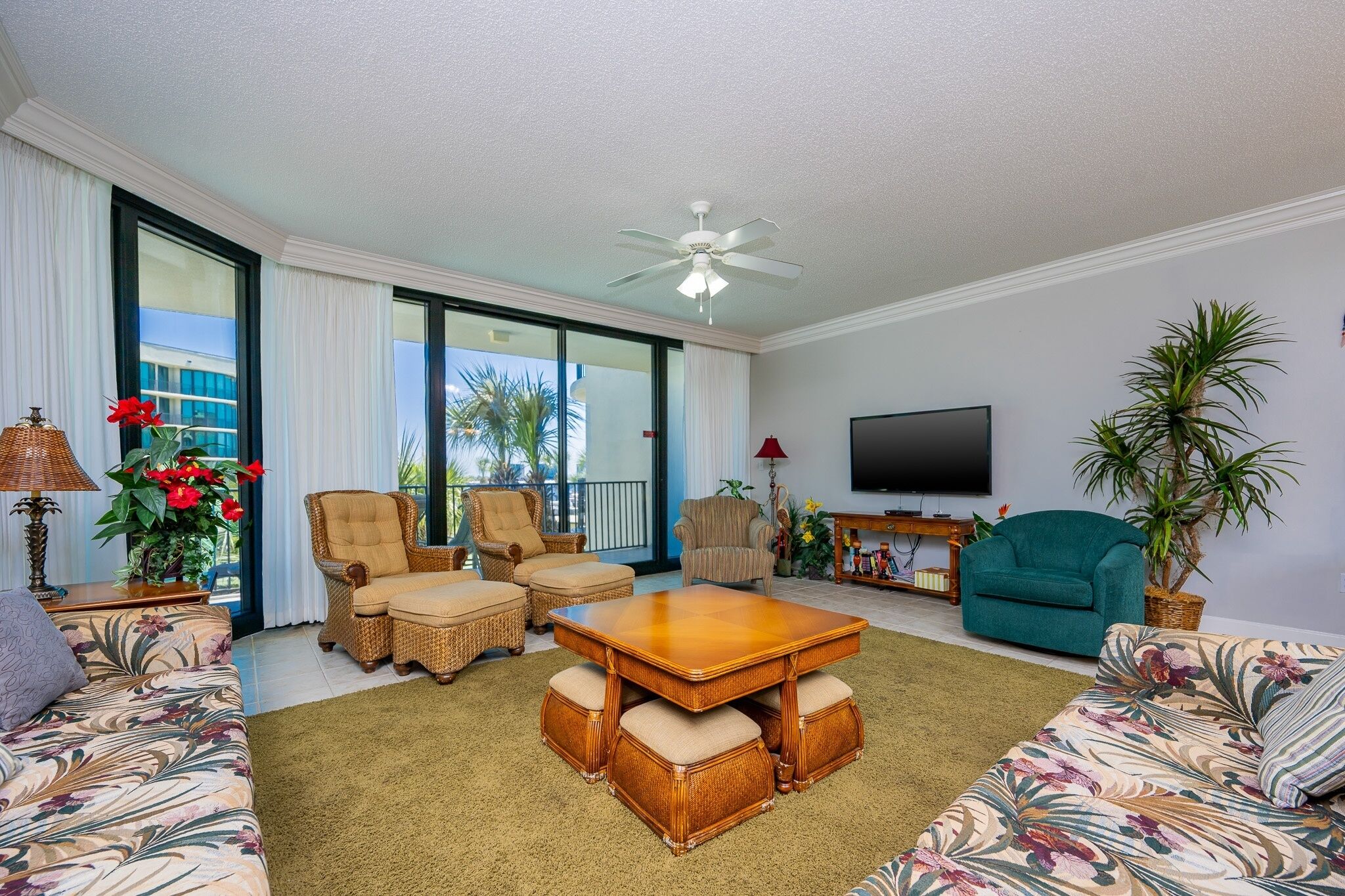 Condo, 3 chambres | Aire de séjour