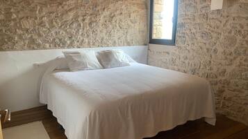 4 chambres, fer et planche à repasser, Wi-Fi, draps fournis