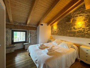 4 slaapkamers, een strijkplank/strijkijzer, wifi, beddengoed
