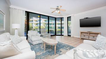 Condo, 3 Bedrooms | Living area