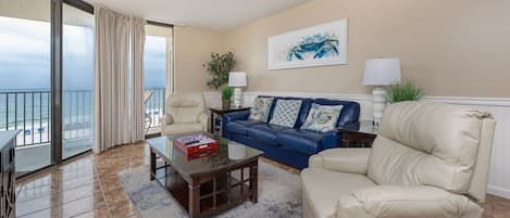 Condo, 2 Bedrooms | Living area