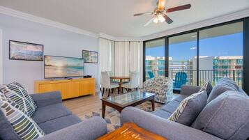 Condo, 3 Bedrooms | Living area