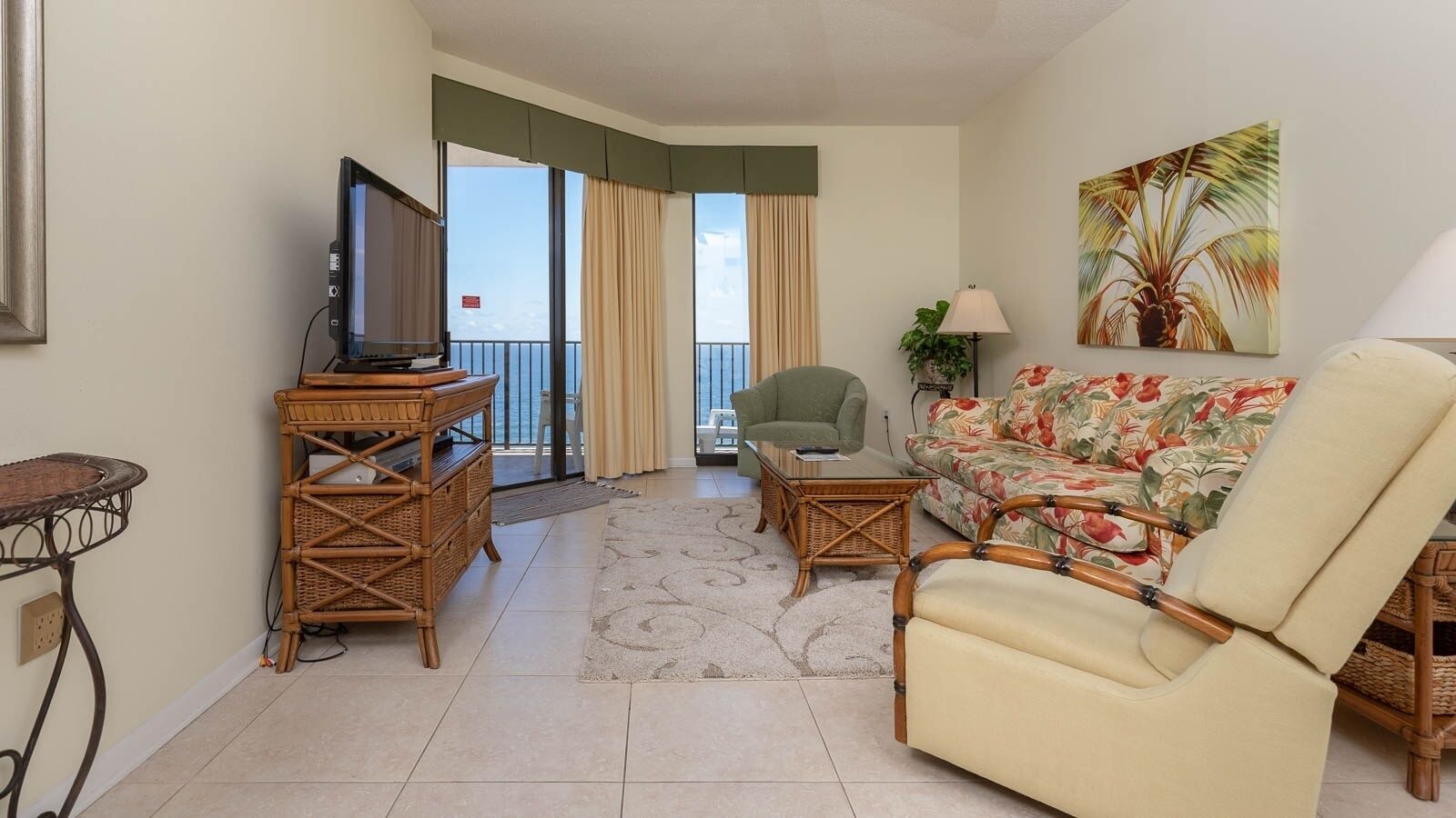 Condo, 2 Bedrooms | Living area