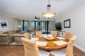 Kondominium, 3 kamar tidur | Tempat makan