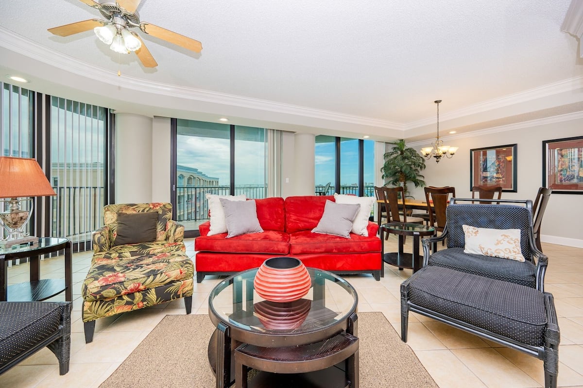 Condo, 3 Bedrooms | Living area