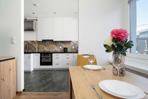 Fridge, oven, stovetop, coffee/tea maker - Practical Studio | Close to the Center and Aquapark (Wrocław)