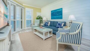 Condo, 2 Bedrooms | Living area