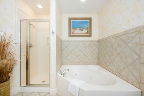 Kondominium, 2 kamar tidur | Kamar mandi